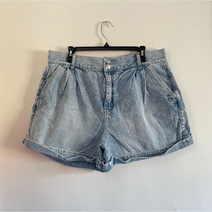 American Eagle High Rise Light Wash Mom Shorts Pleated Paper Bag Cuffed Shorts